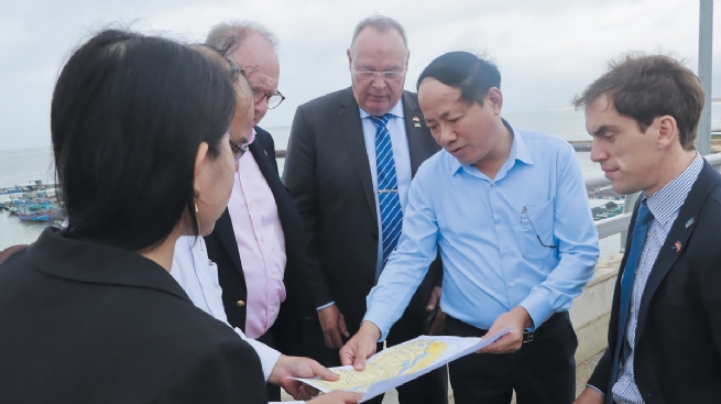 Binh Dinh Simultaneously Promotes Investment, Improves Business Environment