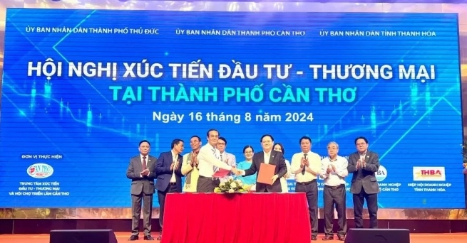 Simultaneously Attracting Green Investment and Improving Business Capacity